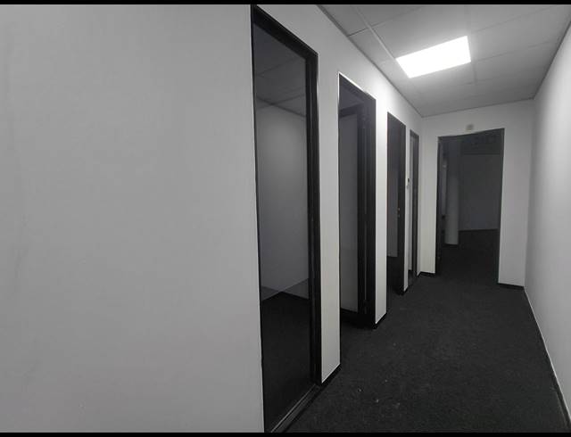 291M² OFFICE TO LET IN EPSOM DOWNS